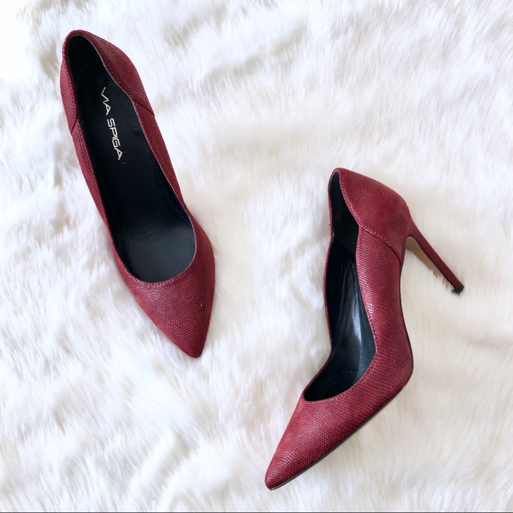 Via Spiga Textured Scallop Edge Leather Pumps